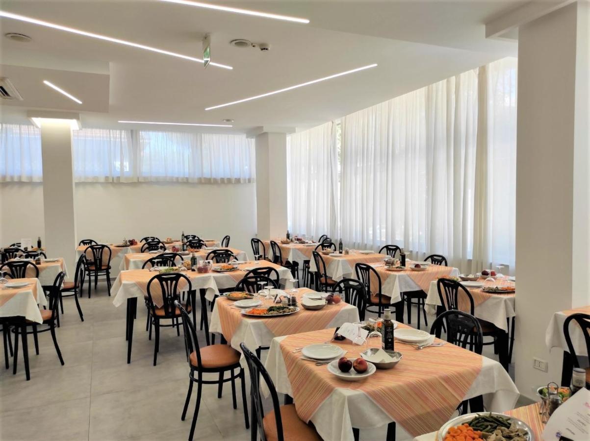 Hotel Madrid Rimini Eksteriør billede