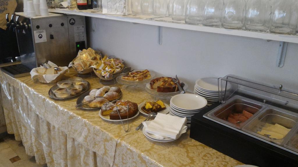 Hotel Madrid Rimini Eksteriør billede