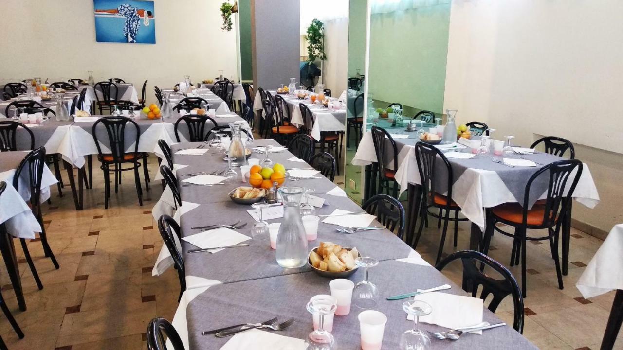 Hotel Madrid Rimini Eksteriør billede