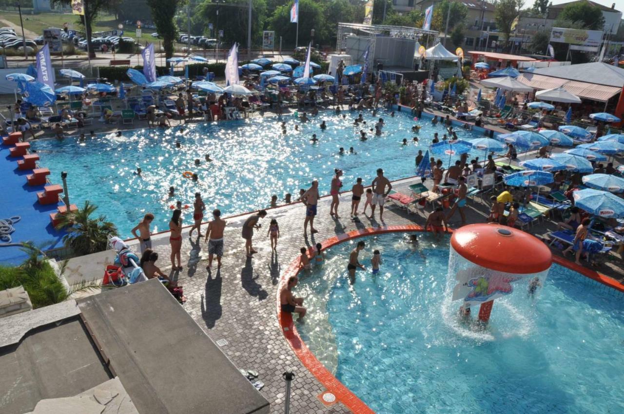 Hotel Madrid Rimini Eksteriør billede